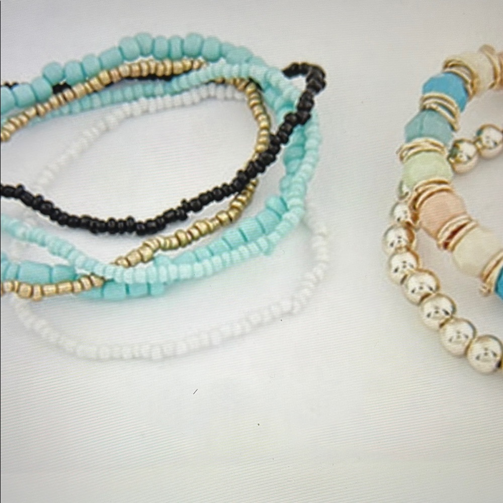 Seven layered Gold and Multicolor Beaded Bracelet Set 🆕 - Picture 2 of 3